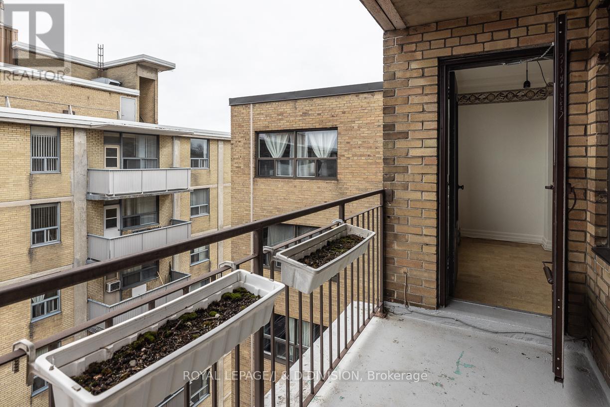 












716 - 660 EGLINTON AVENUE W

,
Toronto,




Ontario
M5N1C3

