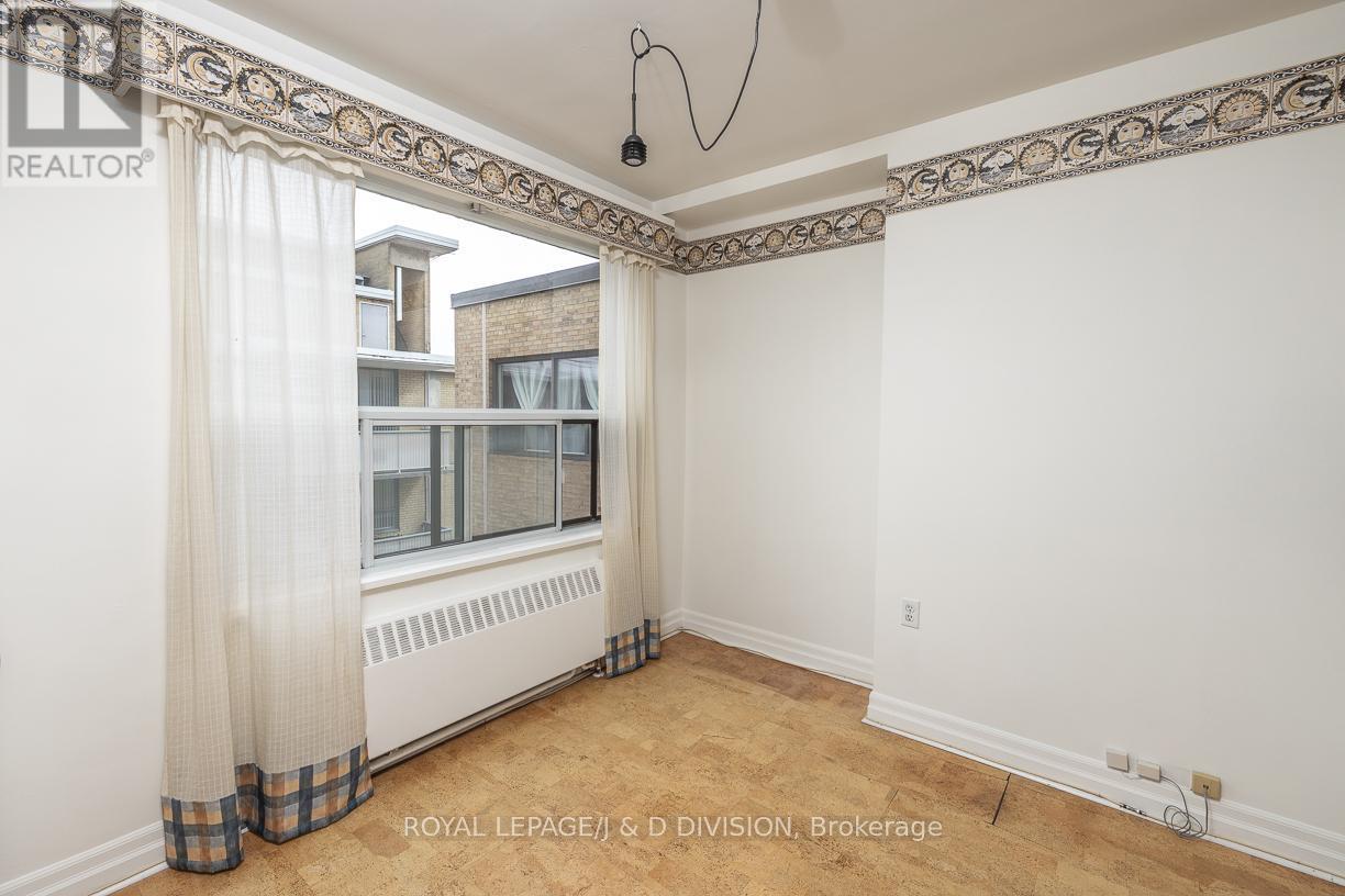 












716 - 660 EGLINTON AVENUE W

,
Toronto,




Ontario
M5N1C3

