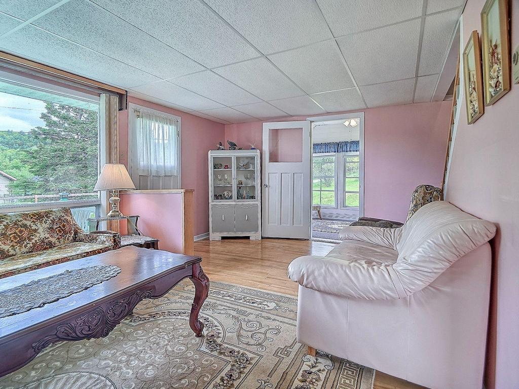 









9


Ch. McMullin

,
Val-des-Monts,




QC
J8N2S5

