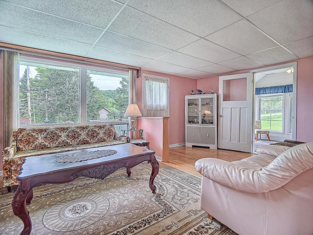 









9


Ch. McMullin

,
Val-des-Monts,




QC
J8N2S5

