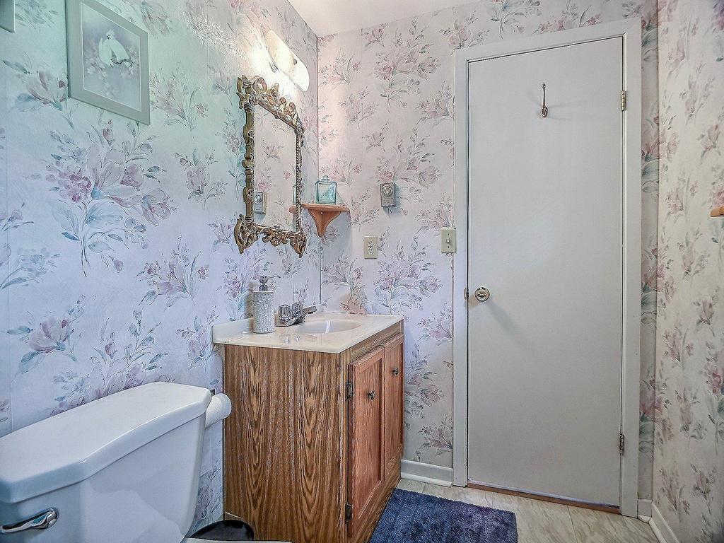 









9


Ch. McMullin

,
Val-des-Monts,




QC
J8N2S5

