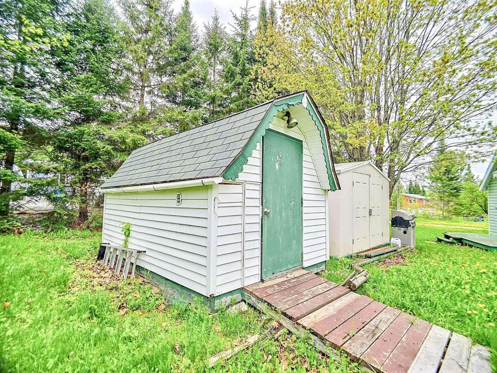 









9


Ch. McMullin

,
Val-des-Monts,




QC
J8N2S5

