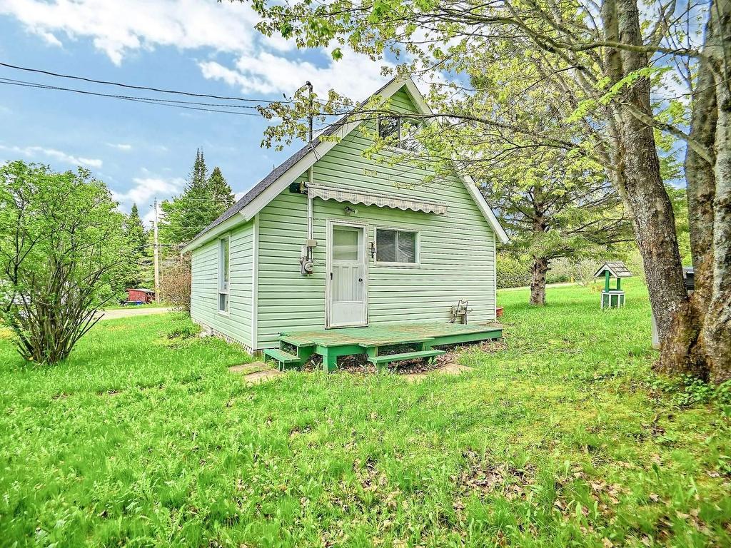 









9


Ch. McMullin

,
Val-des-Monts,




QC
J8N2S5

