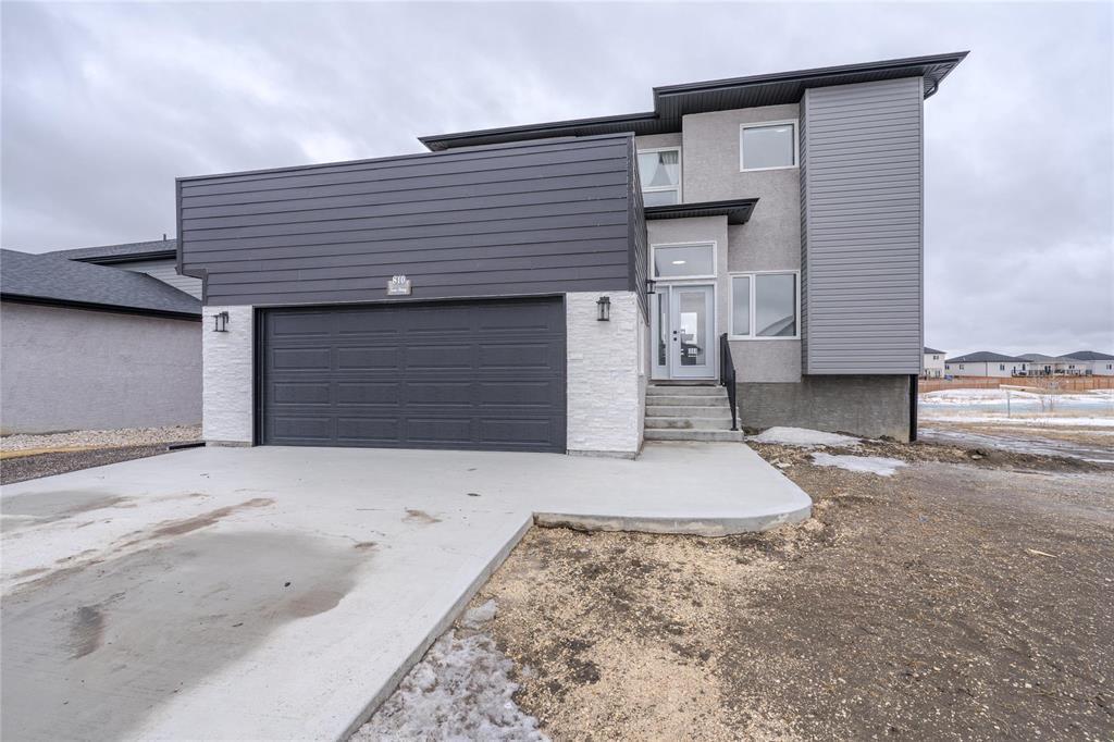 












810 Turnberry Cove

,
Niverville,




Manitoba
R0A0A1

