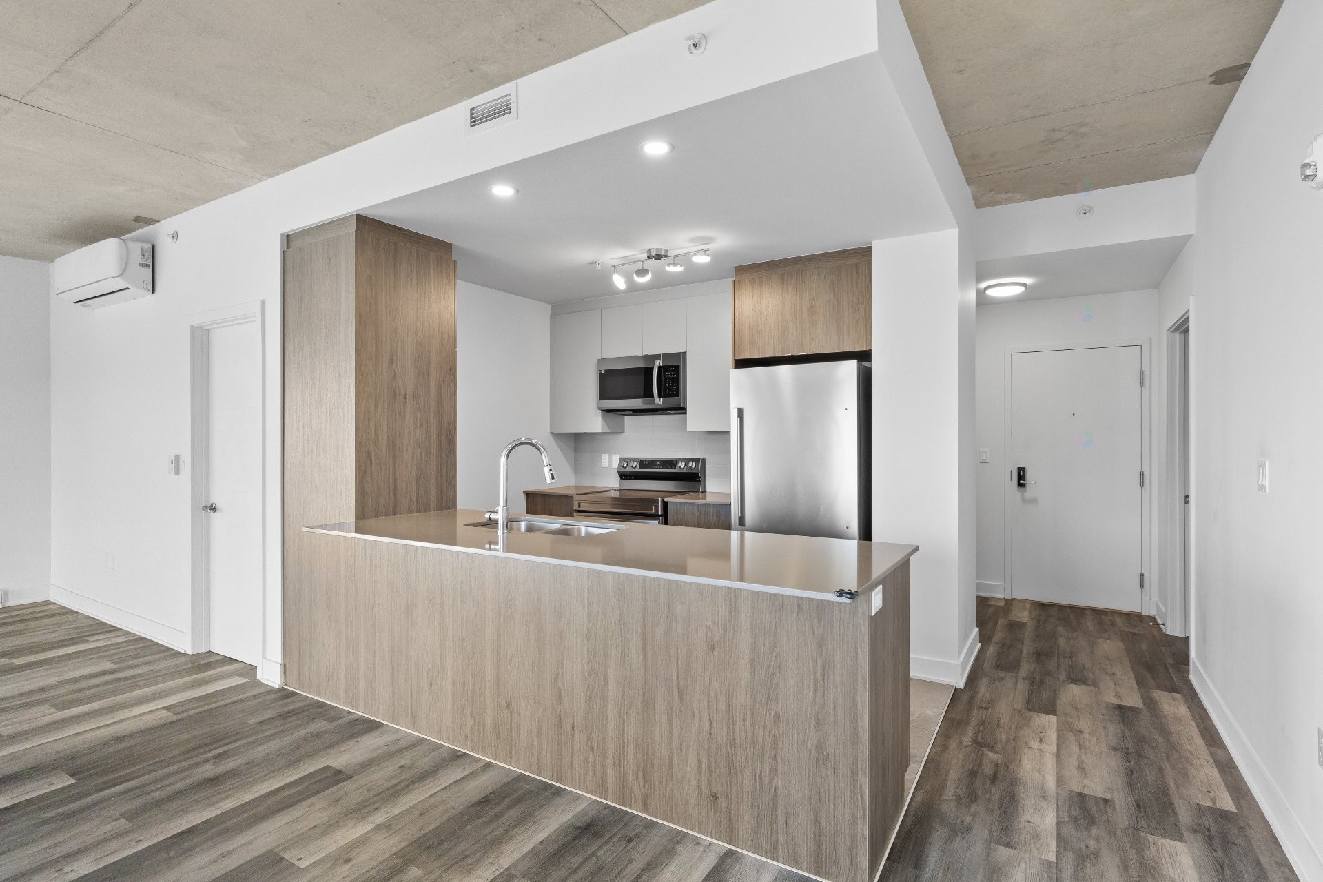 









250


Boul. Hymus

, 605,
Pointe-Claire,




QC
H9R0G6

