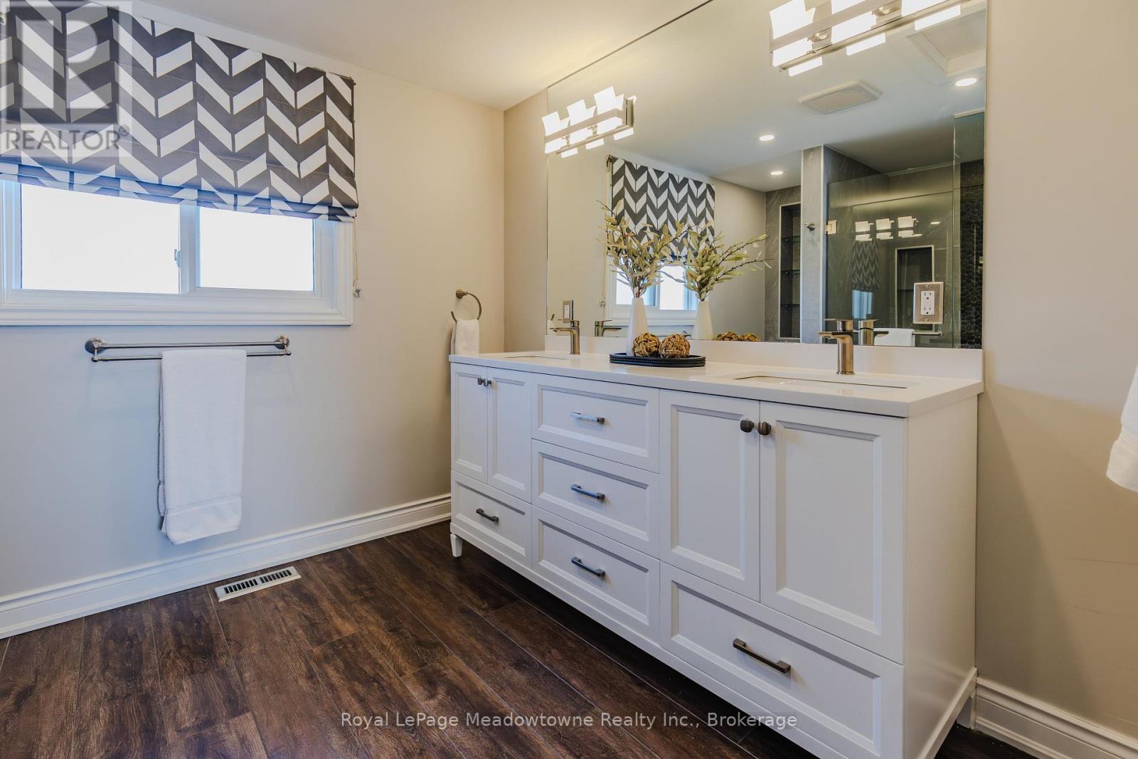 












740 ROBERTSON CRESCENT

,
Milton (TM Timberlea),




Ontario
L9T4W4

