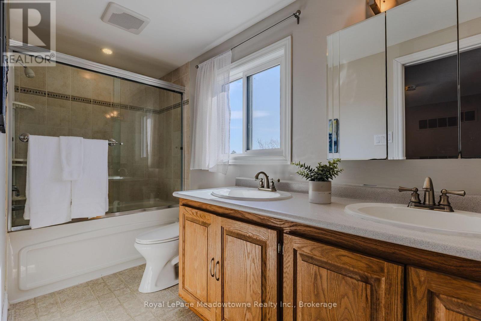 












740 ROBERTSON CRESCENT

,
Milton (TM Timberlea),




Ontario
L9T4W4

