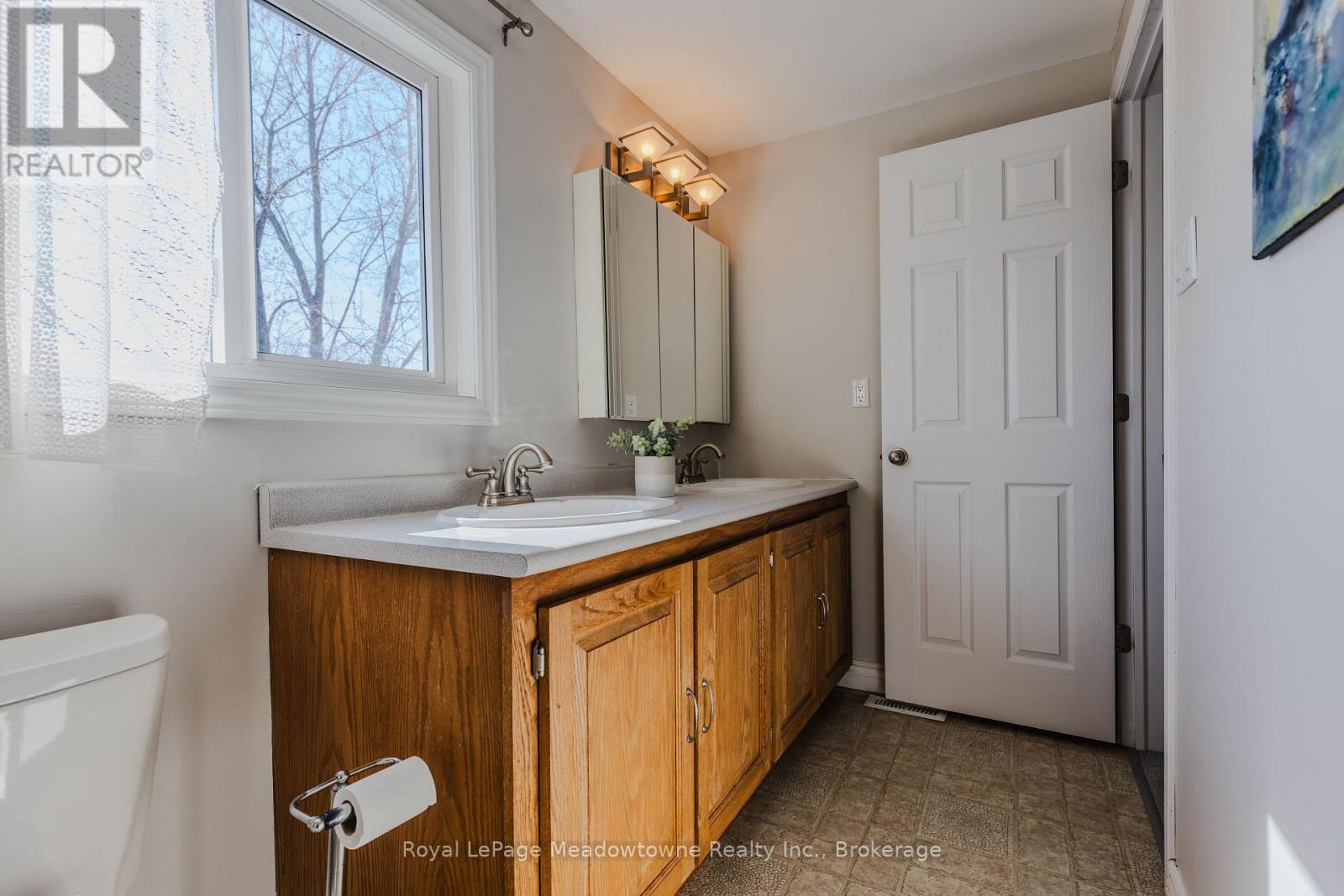 












740 ROBERTSON CRESCENT

,
Milton (TM Timberlea),




Ontario
L9T4W4

