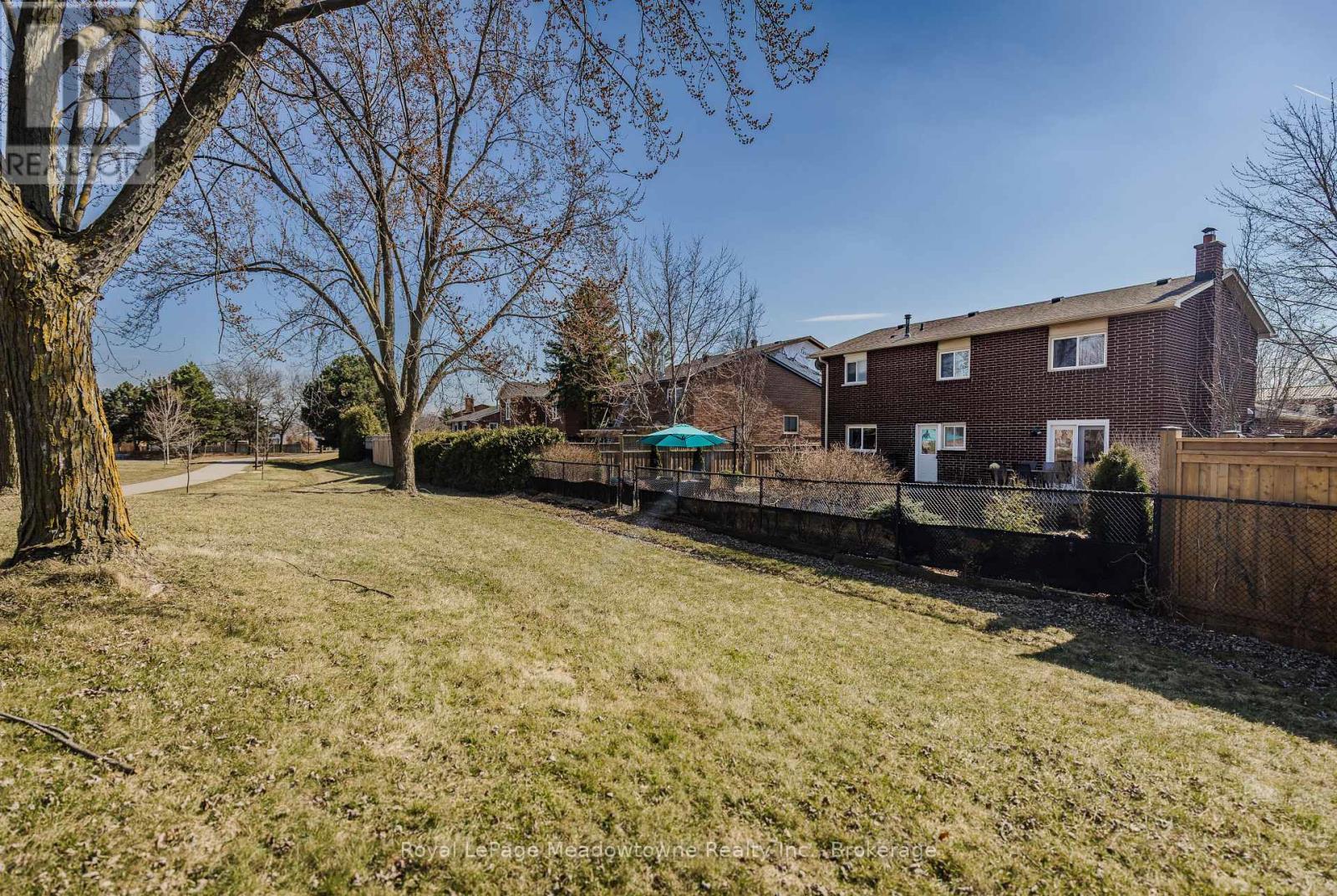 












740 ROBERTSON CRESCENT

,
Milton (TM Timberlea),




Ontario
L9T4W4

