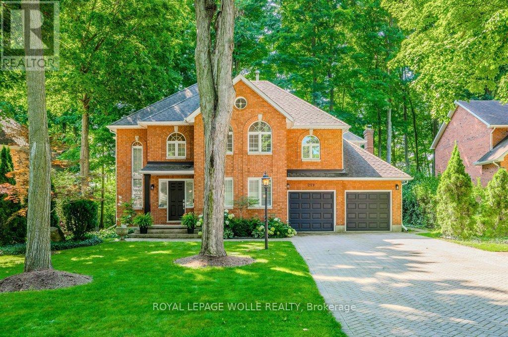 












219 CORRIE CRESCENT

,
Waterloo,




Ontario
N2L5W3

