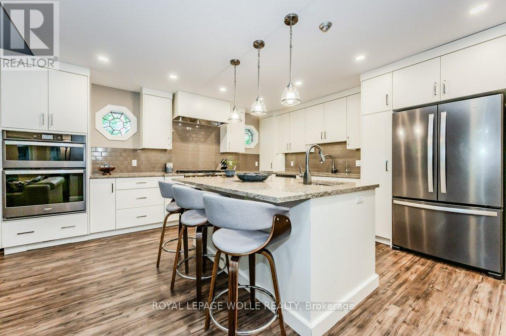 












219 CORRIE CRESCENT

,
Waterloo,




Ontario
N2L5W3

