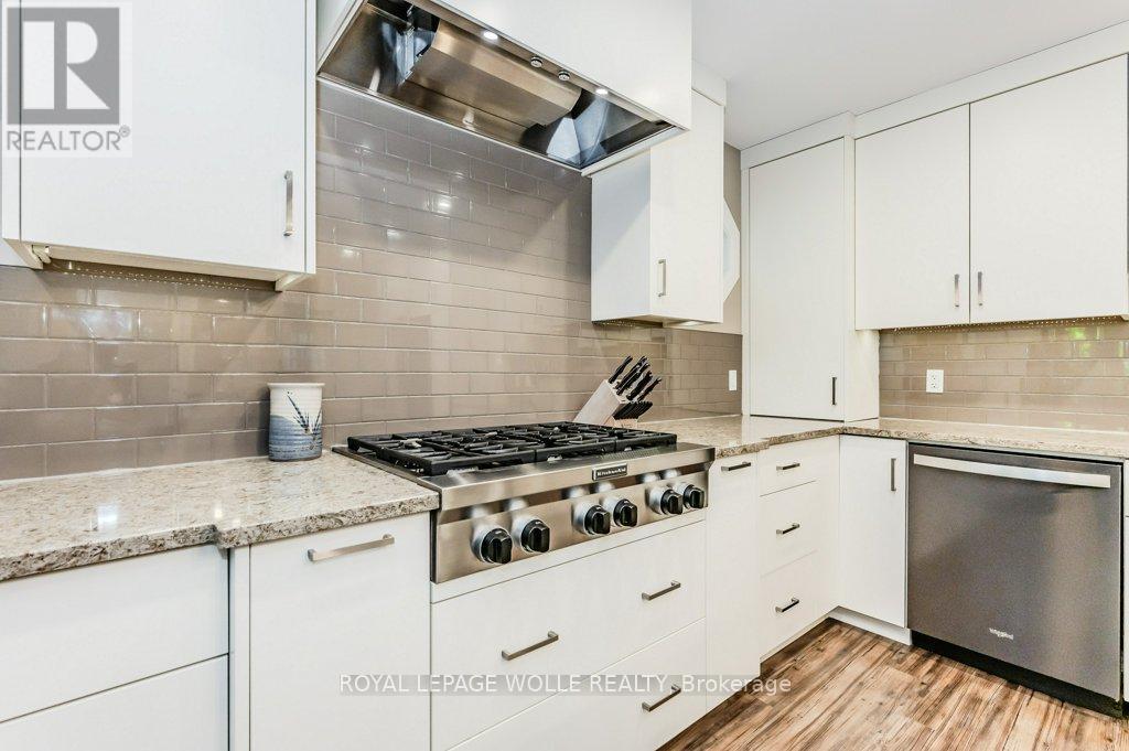 












219 CORRIE CRESCENT

,
Waterloo,




Ontario
N2L5W3

