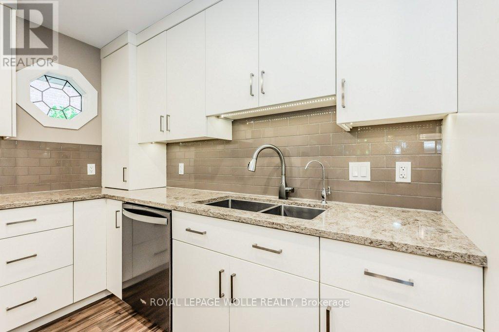 












219 CORRIE CRESCENT

,
Waterloo,




Ontario
N2L5W3

