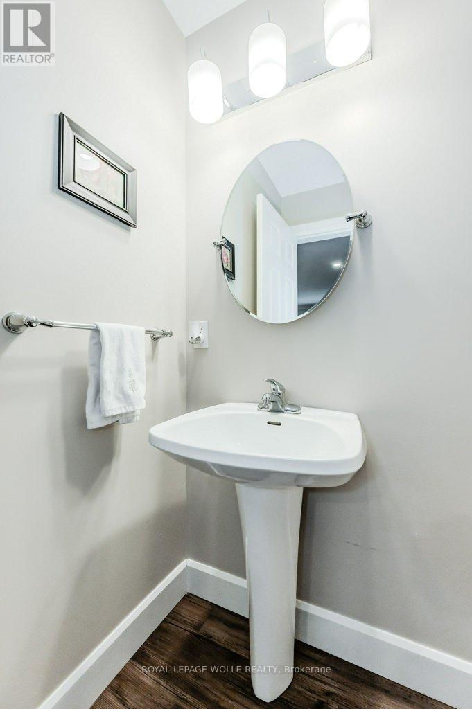 












219 CORRIE CRESCENT

,
Waterloo,




Ontario
N2L5W3

