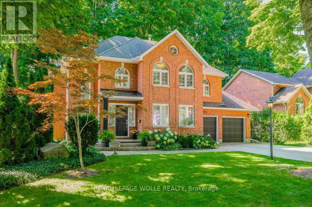 












219 CORRIE CRESCENT

,
Waterloo,




Ontario
N2L5W3

