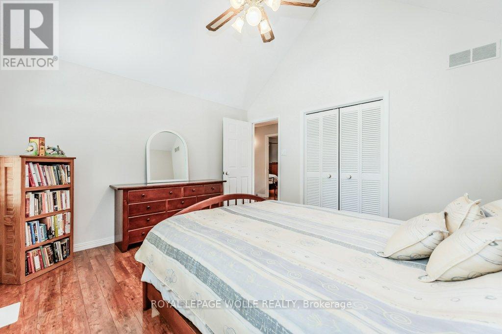 












219 CORRIE CRESCENT

,
Waterloo,




Ontario
N2L5W3

