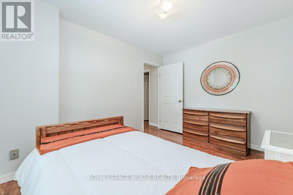 












219 CORRIE CRESCENT

,
Waterloo,




Ontario
N2L5W3

