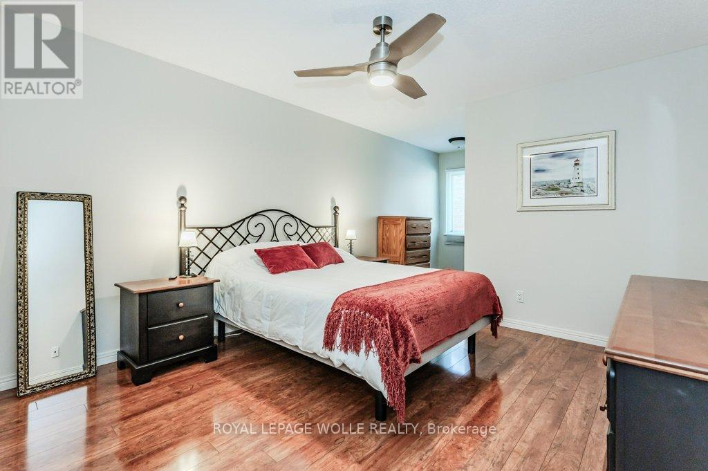 












219 CORRIE CRESCENT

,
Waterloo,




Ontario
N2L5W3

