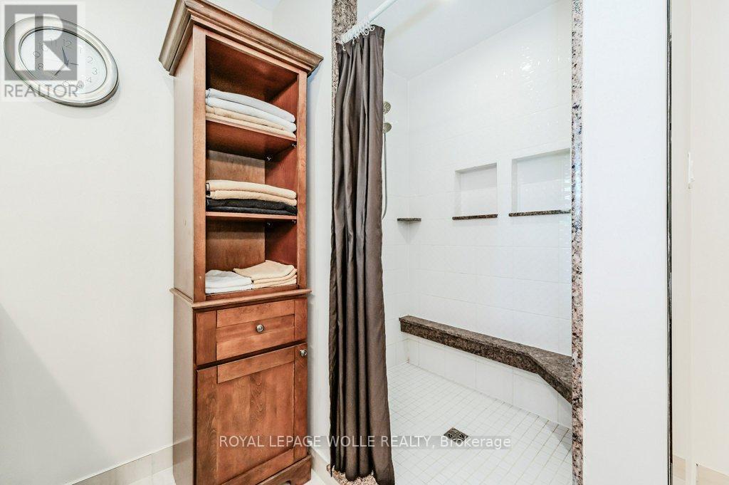 












219 CORRIE CRESCENT

,
Waterloo,




Ontario
N2L5W3

