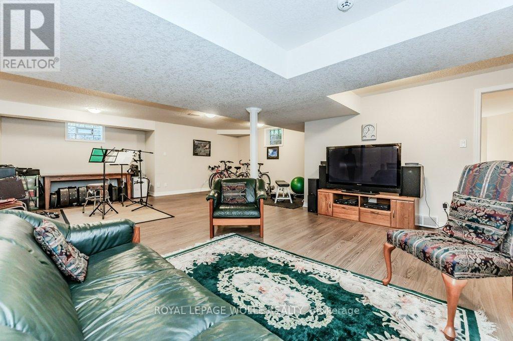 












219 CORRIE CRESCENT

,
Waterloo,




Ontario
N2L5W3

