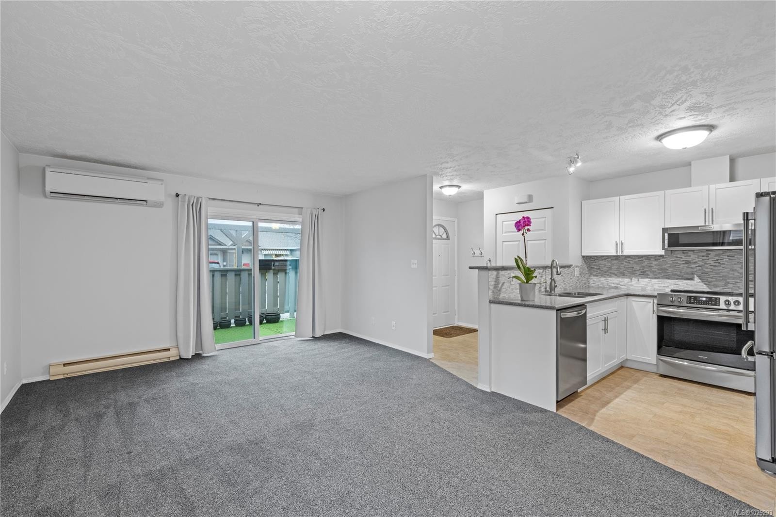 









2191


Murrelet

Dr, 125,
Comox,




BC
V9M 3Y1

