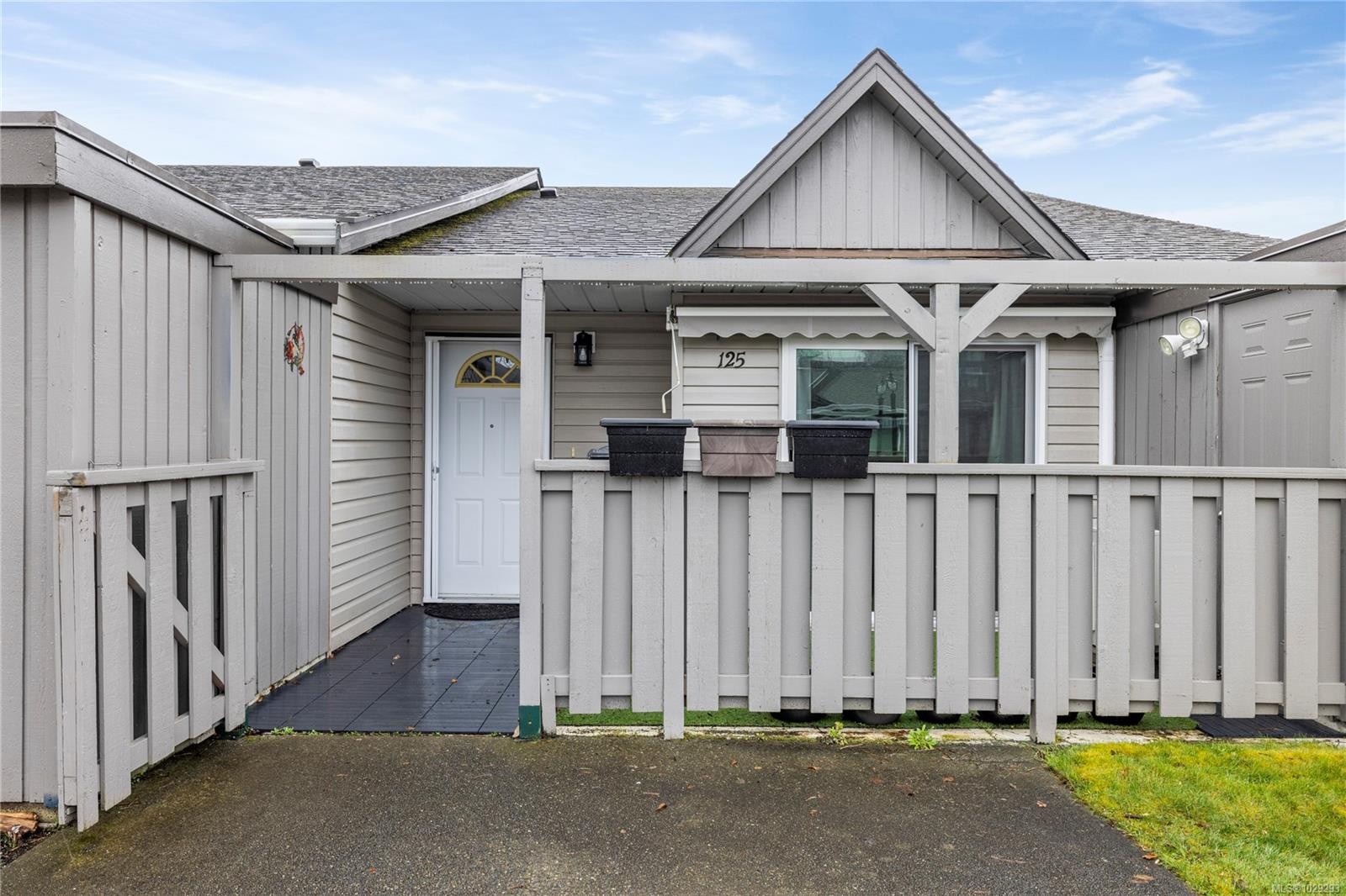 









2191


Murrelet

Dr, 125,
Comox,




BC
V9M 3Y1

