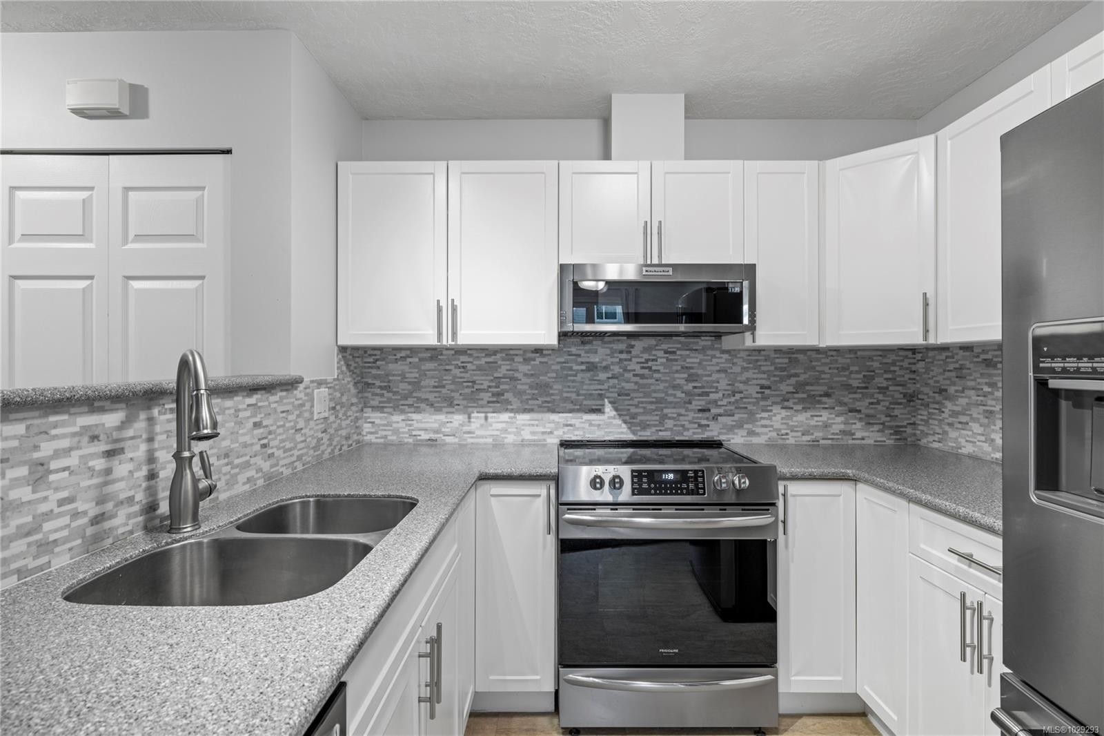 









2191


Murrelet

Dr, 125,
Comox,




BC
V9M 3Y1

