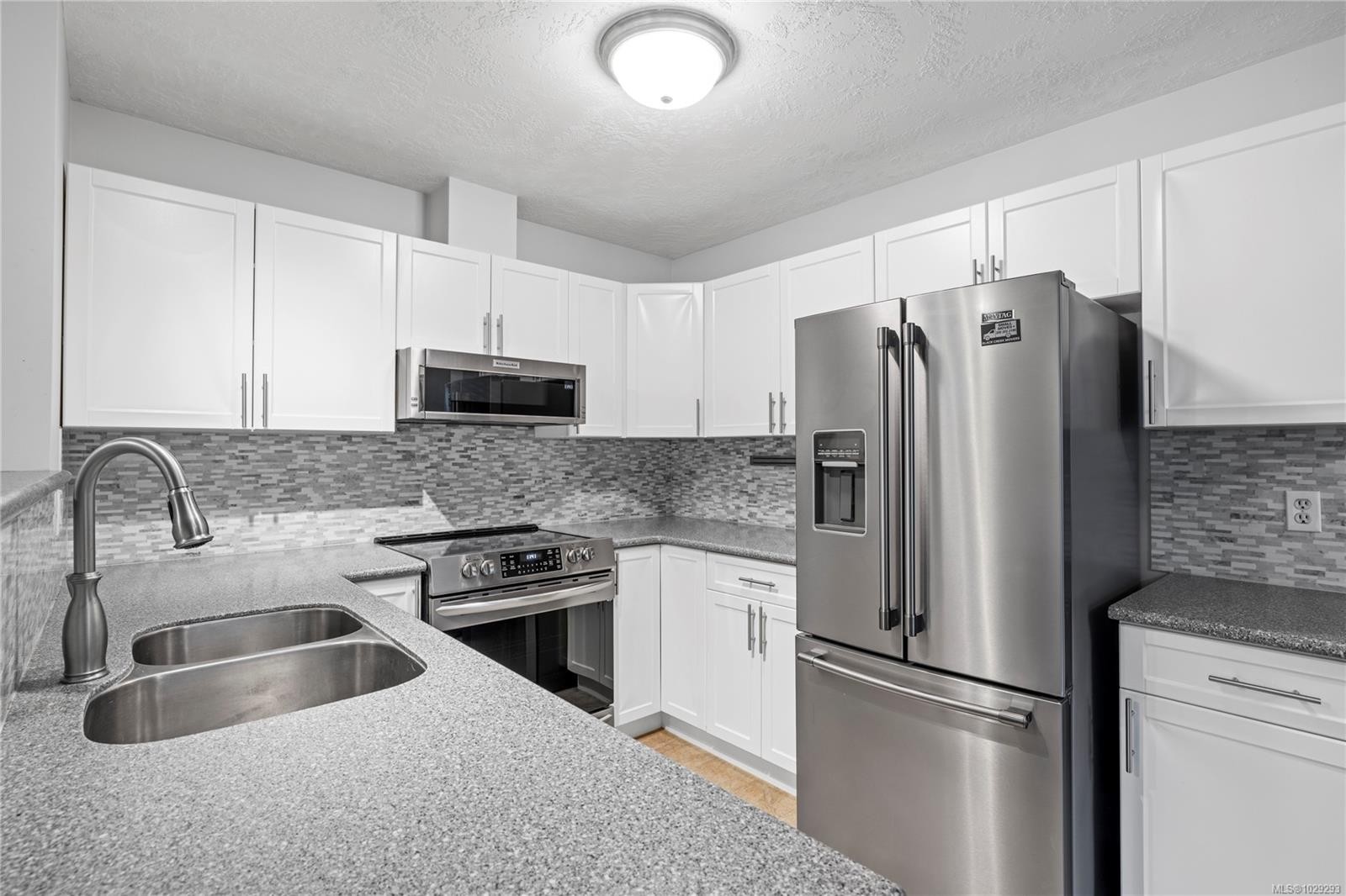 









2191


Murrelet

Dr, 125,
Comox,




BC
V9M 3Y1

