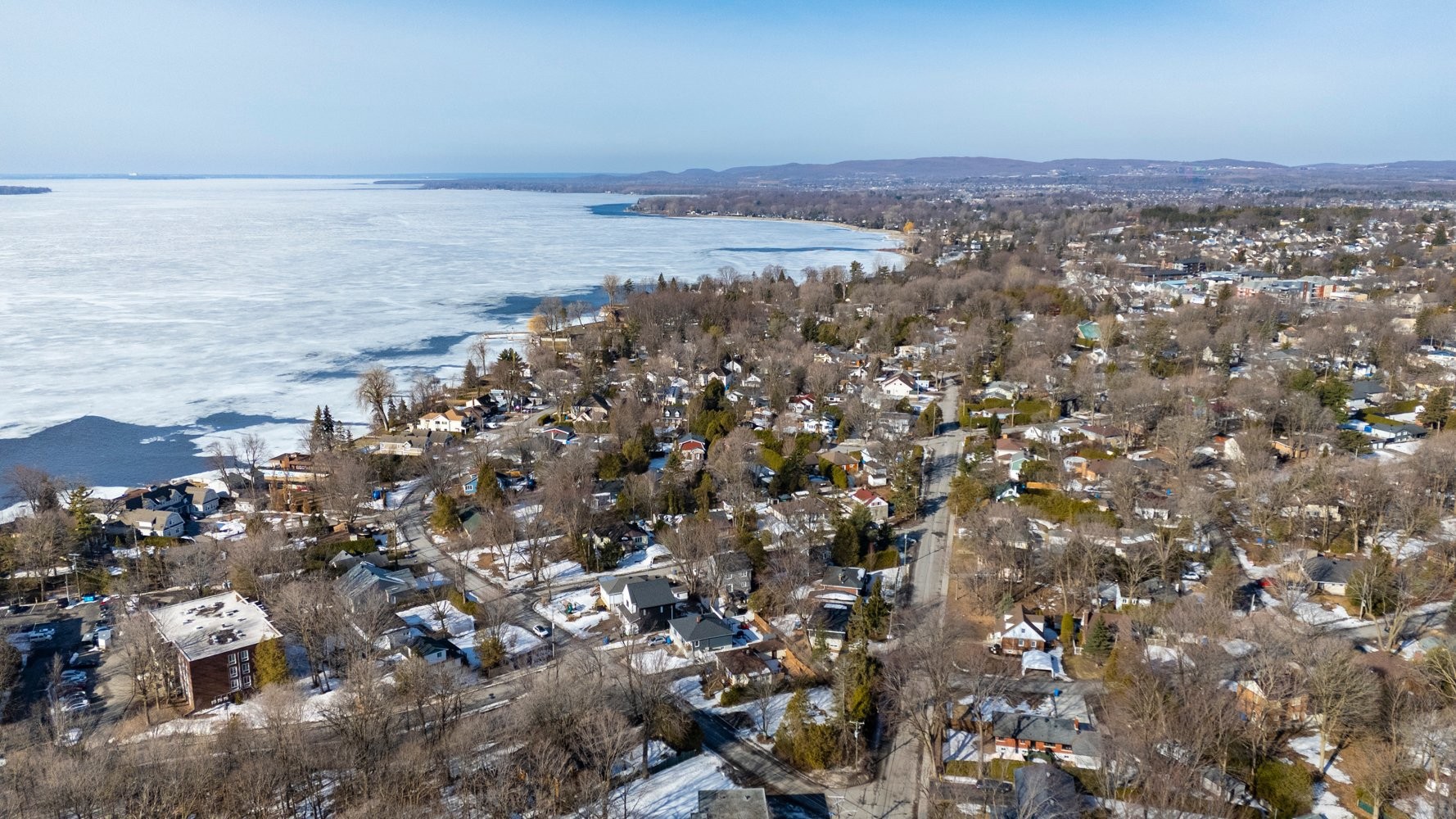 









1601


Rue Lakebreeze

,
Deux-Montagnes,







QC
J7R1C6

