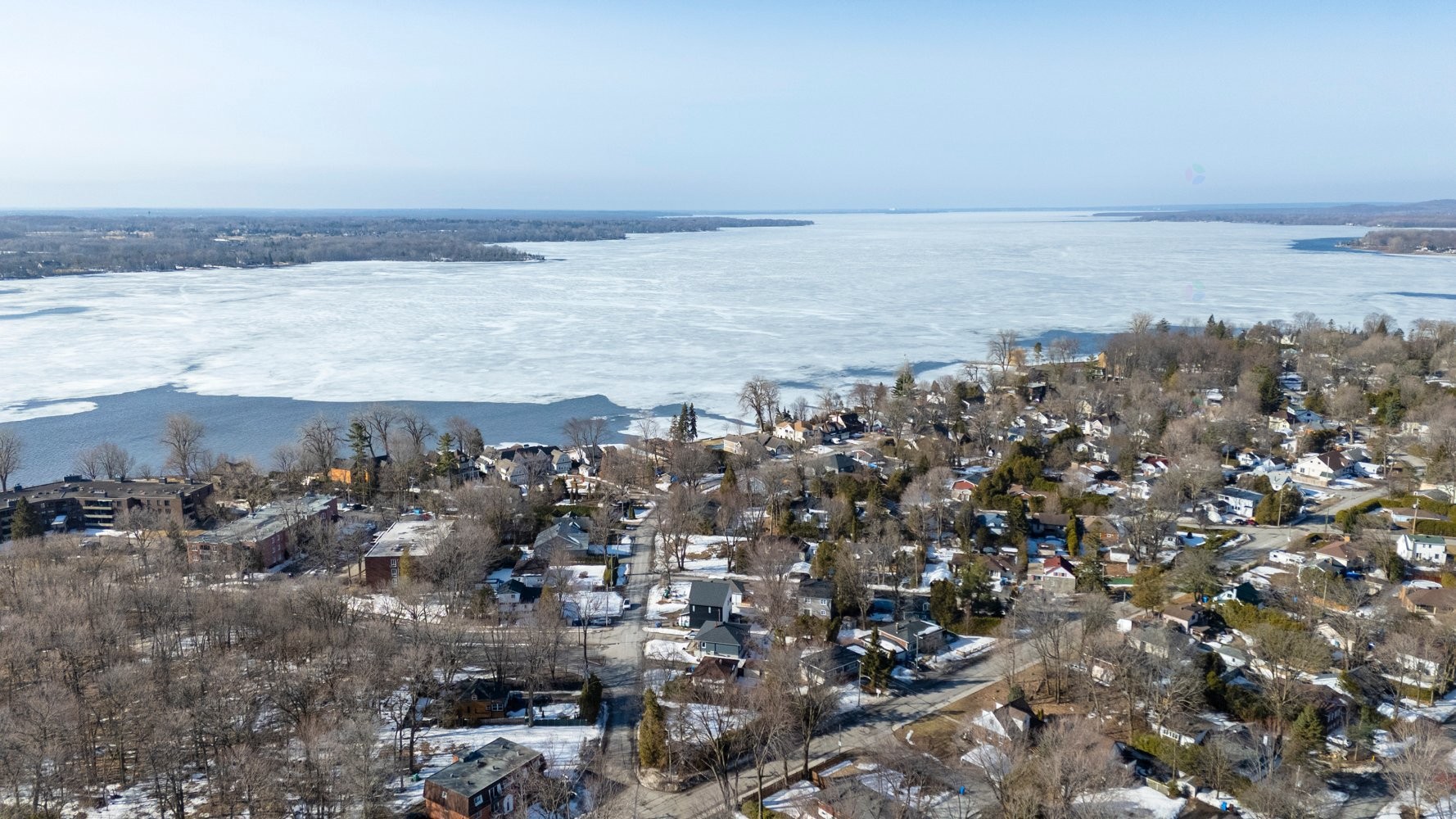 









1601


Rue Lakebreeze

,
Deux-Montagnes,







QC
J7R1C6

