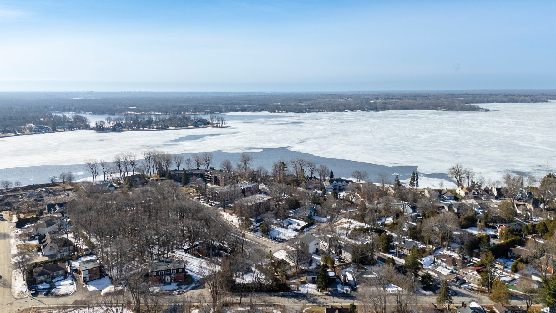 









1601


Rue Lakebreeze

,
Deux-Montagnes,







QC
J7R1C6

