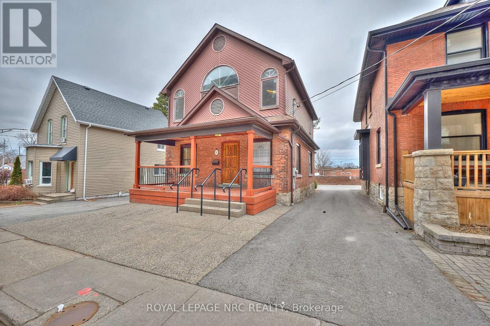 












8 CLARK STREET

,
St. Catharines (Downtown),




Ontario
L2R5G2

