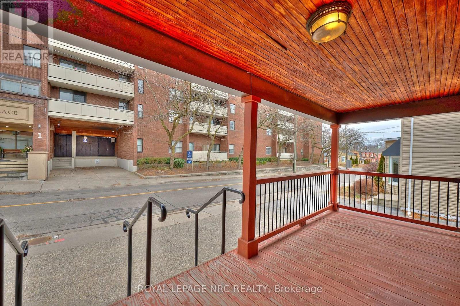 












8 CLARK STREET

,
St. Catharines (Downtown),




Ontario
L2R5G2

