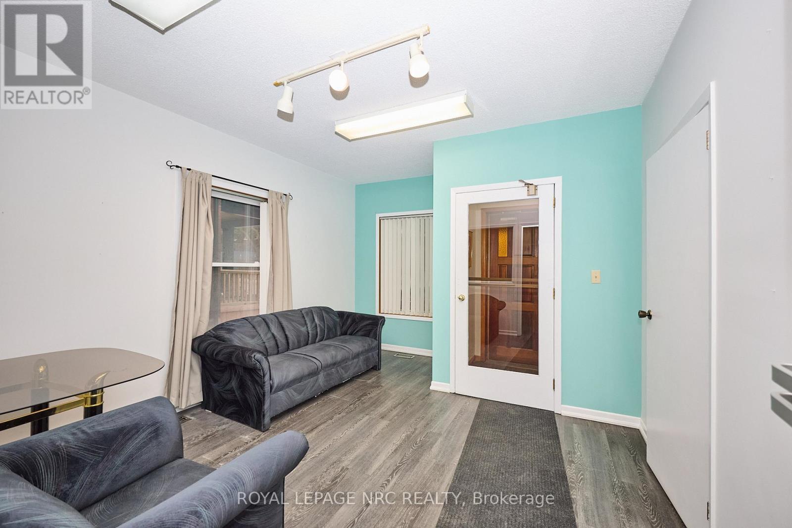 












8 CLARK STREET

,
St. Catharines (Downtown),




Ontario
L2R5G2

