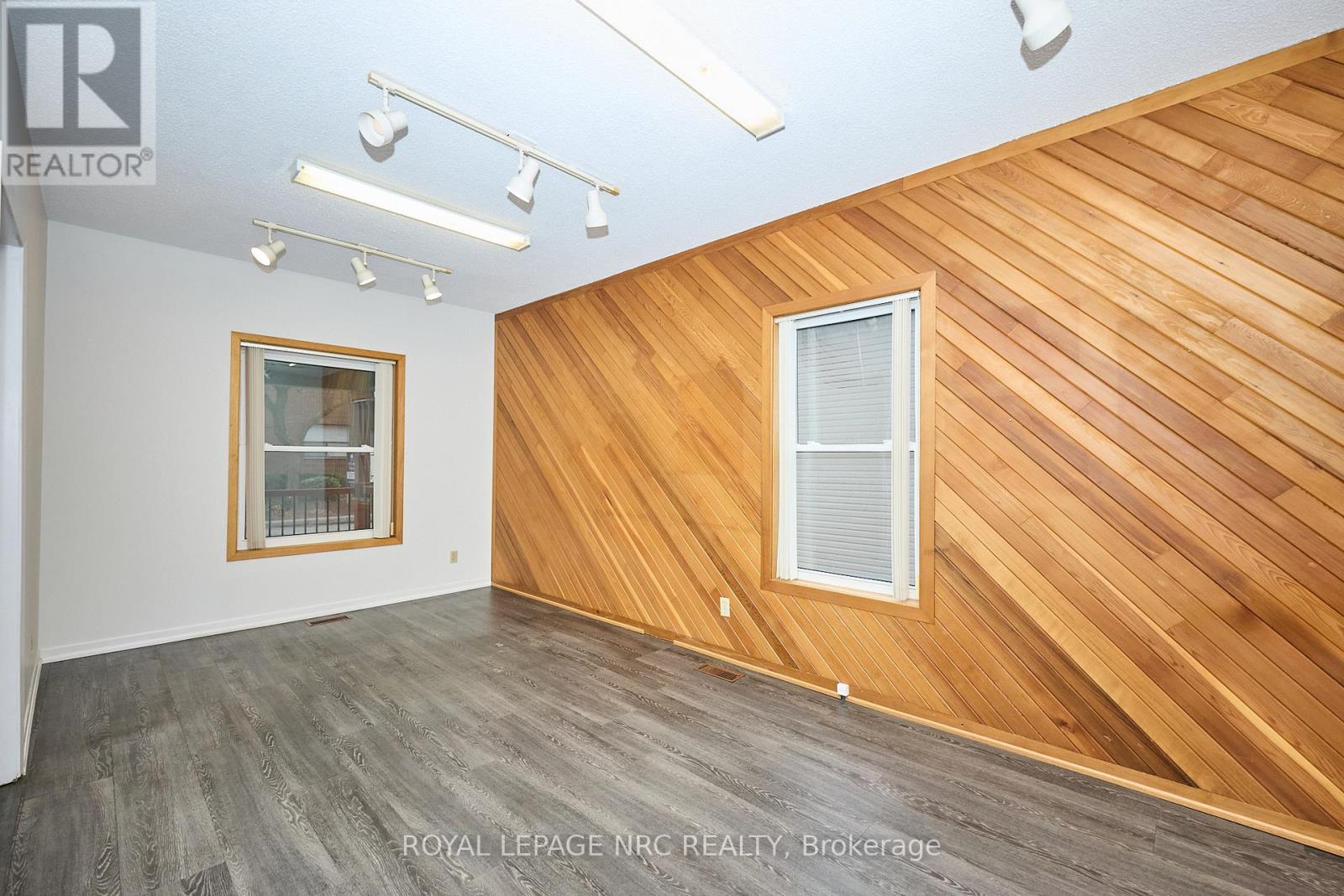 












8 CLARK STREET

,
St. Catharines (Downtown),




Ontario
L2R5G2

