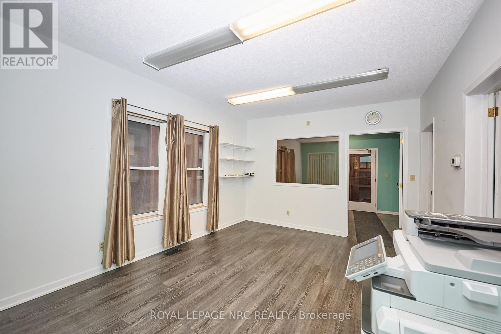 












8 CLARK STREET

,
St. Catharines (Downtown),




Ontario
L2R5G2

