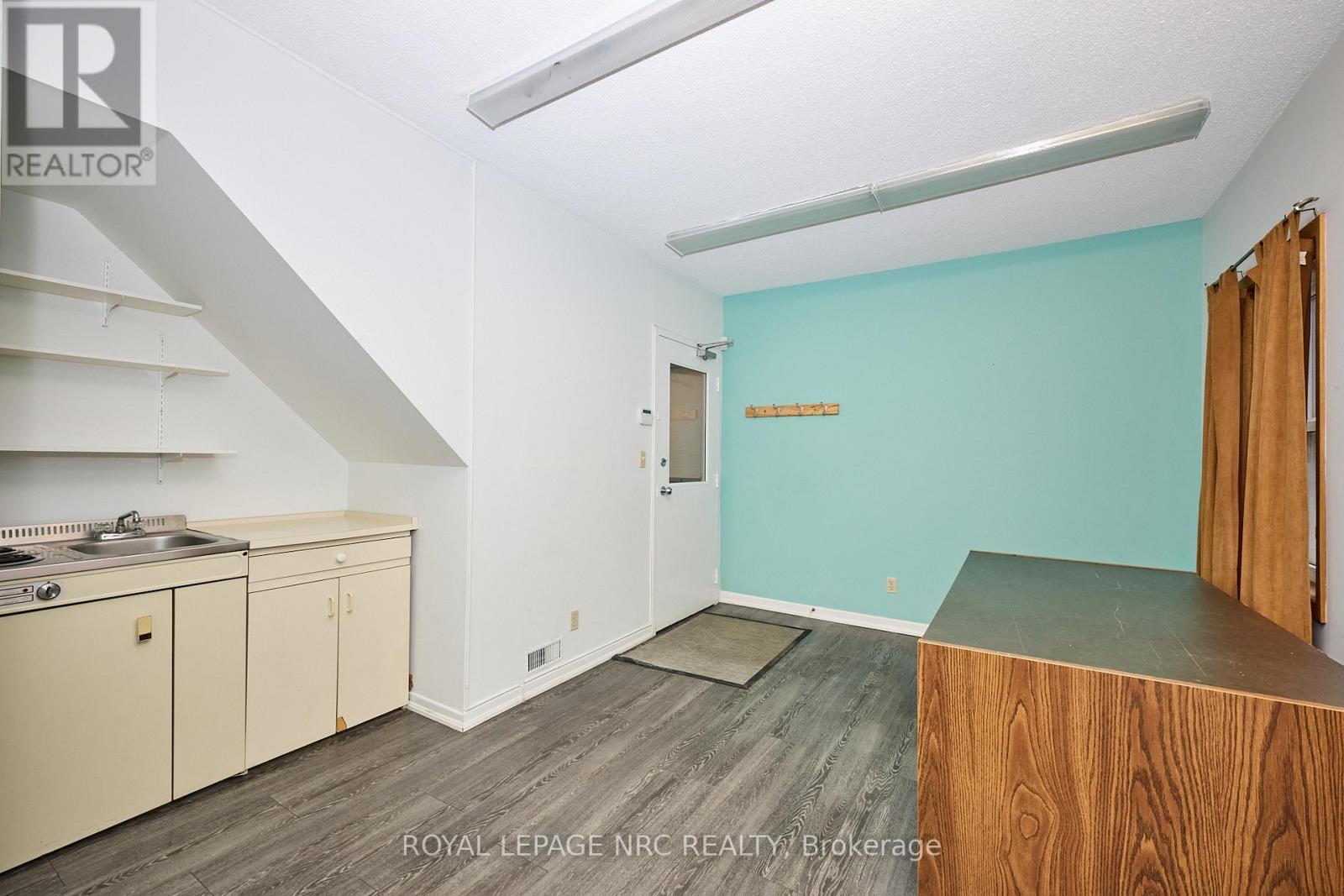 












8 CLARK STREET

,
St. Catharines (Downtown),




Ontario
L2R5G2

