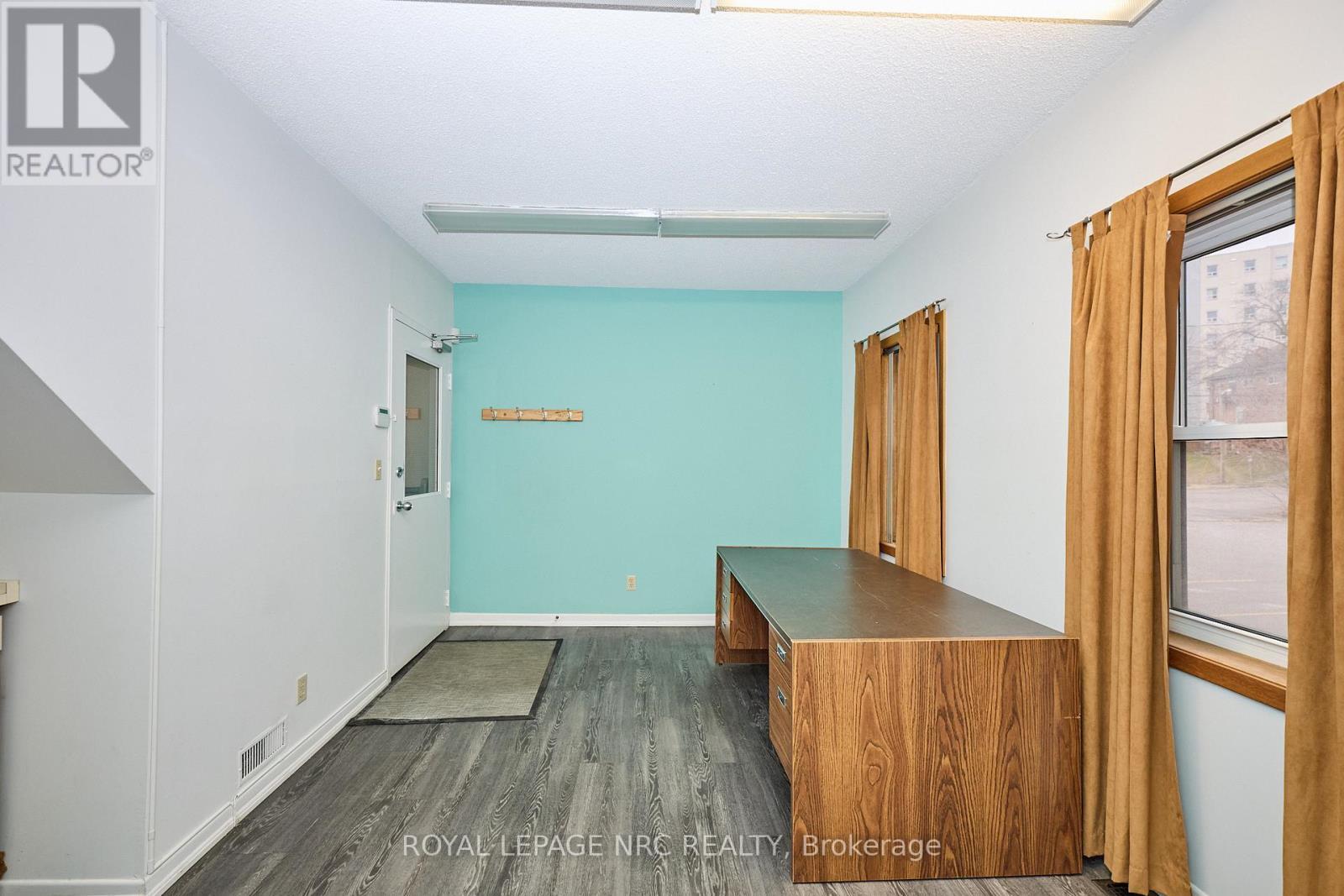 












8 CLARK STREET

,
St. Catharines (Downtown),




Ontario
L2R5G2

