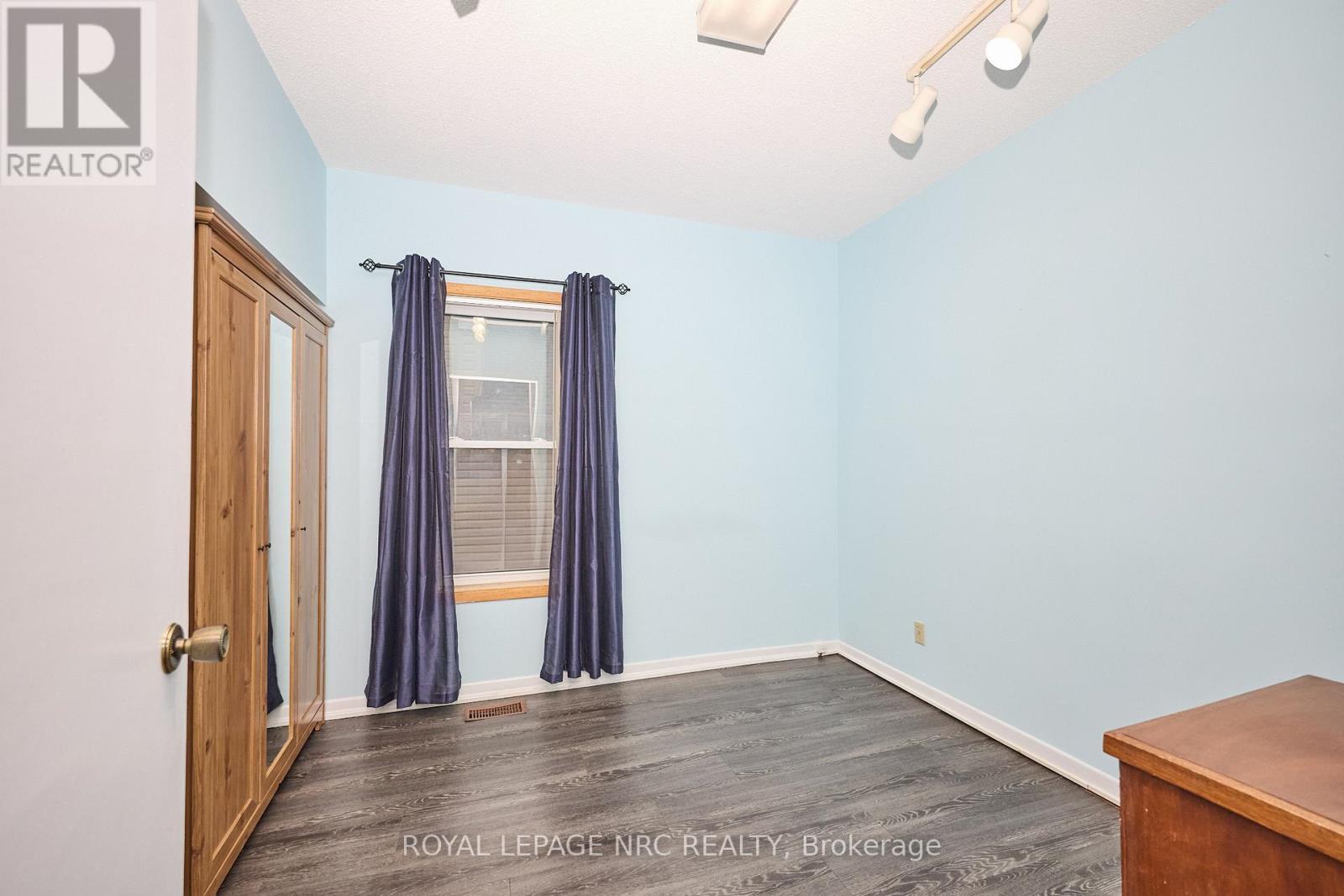 












8 CLARK STREET

,
St. Catharines (Downtown),




Ontario
L2R5G2

