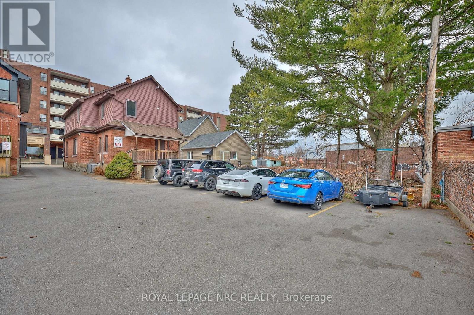 












8 CLARK STREET

,
St. Catharines (Downtown),




Ontario
L2R5G2

