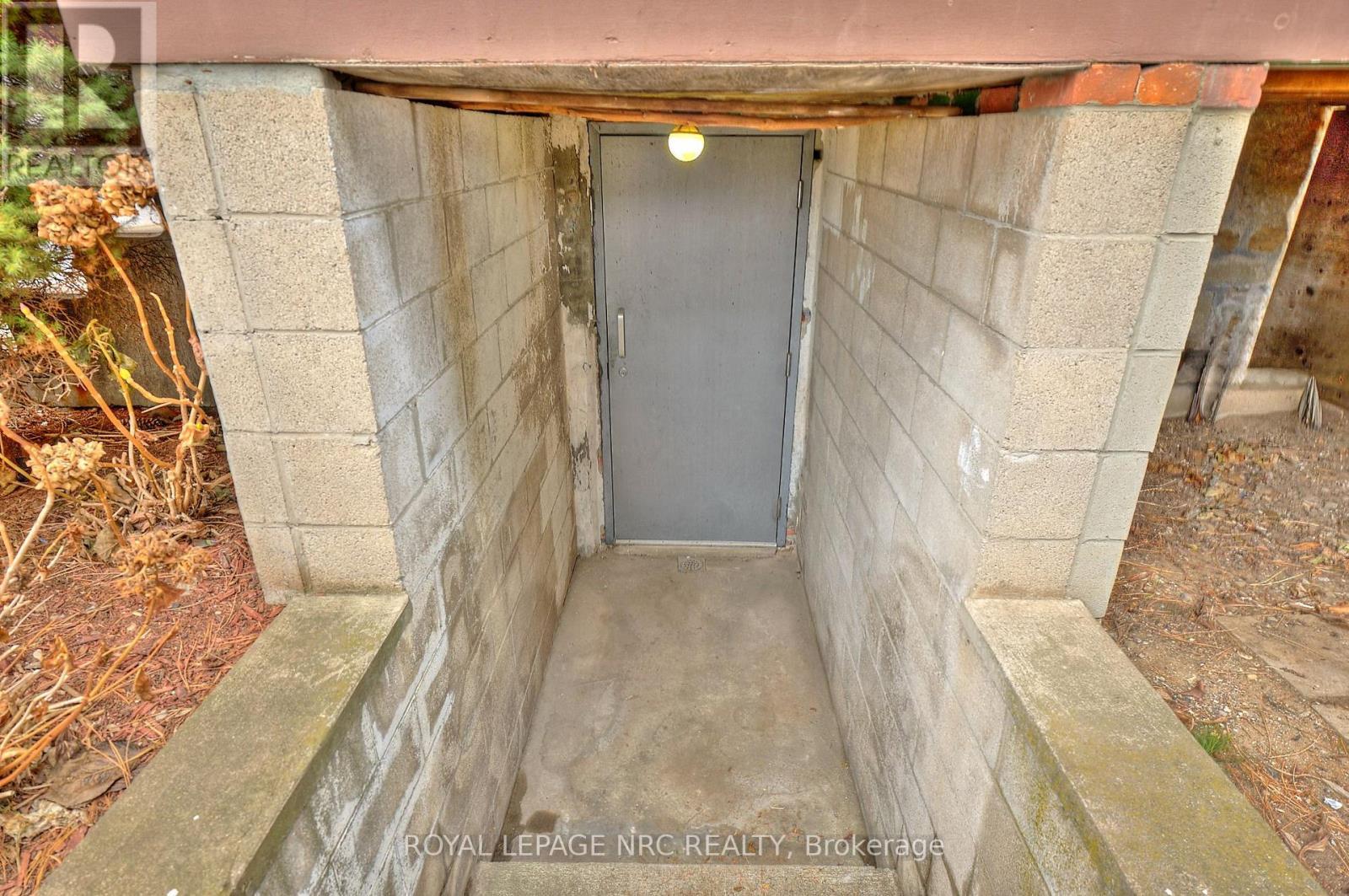 












8 CLARK STREET

,
St. Catharines (Downtown),




Ontario
L2R5G2

