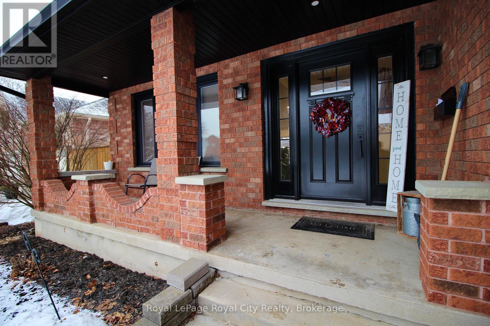 












82 GUNN AVENUE

,
Cambridge,




Ontario
N3C3J7

