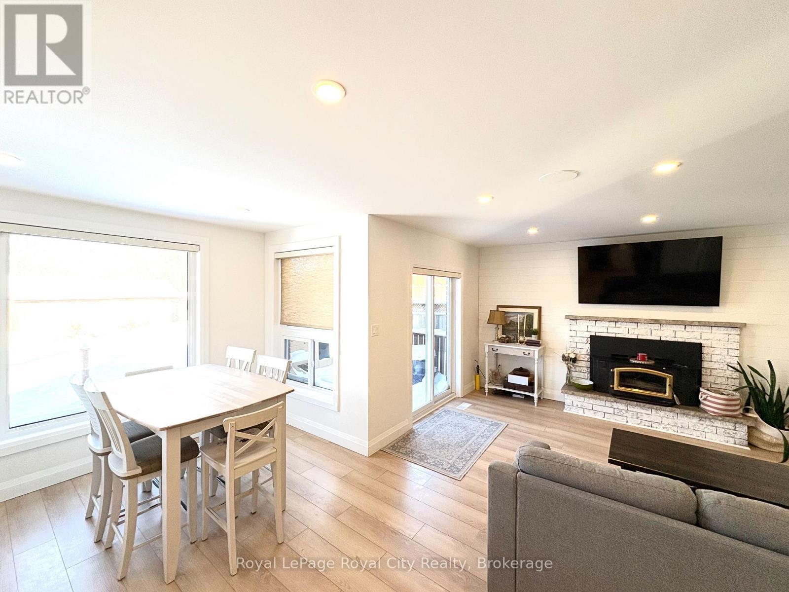 












82 GUNN AVENUE

,
Cambridge,




Ontario
N3C3J7

