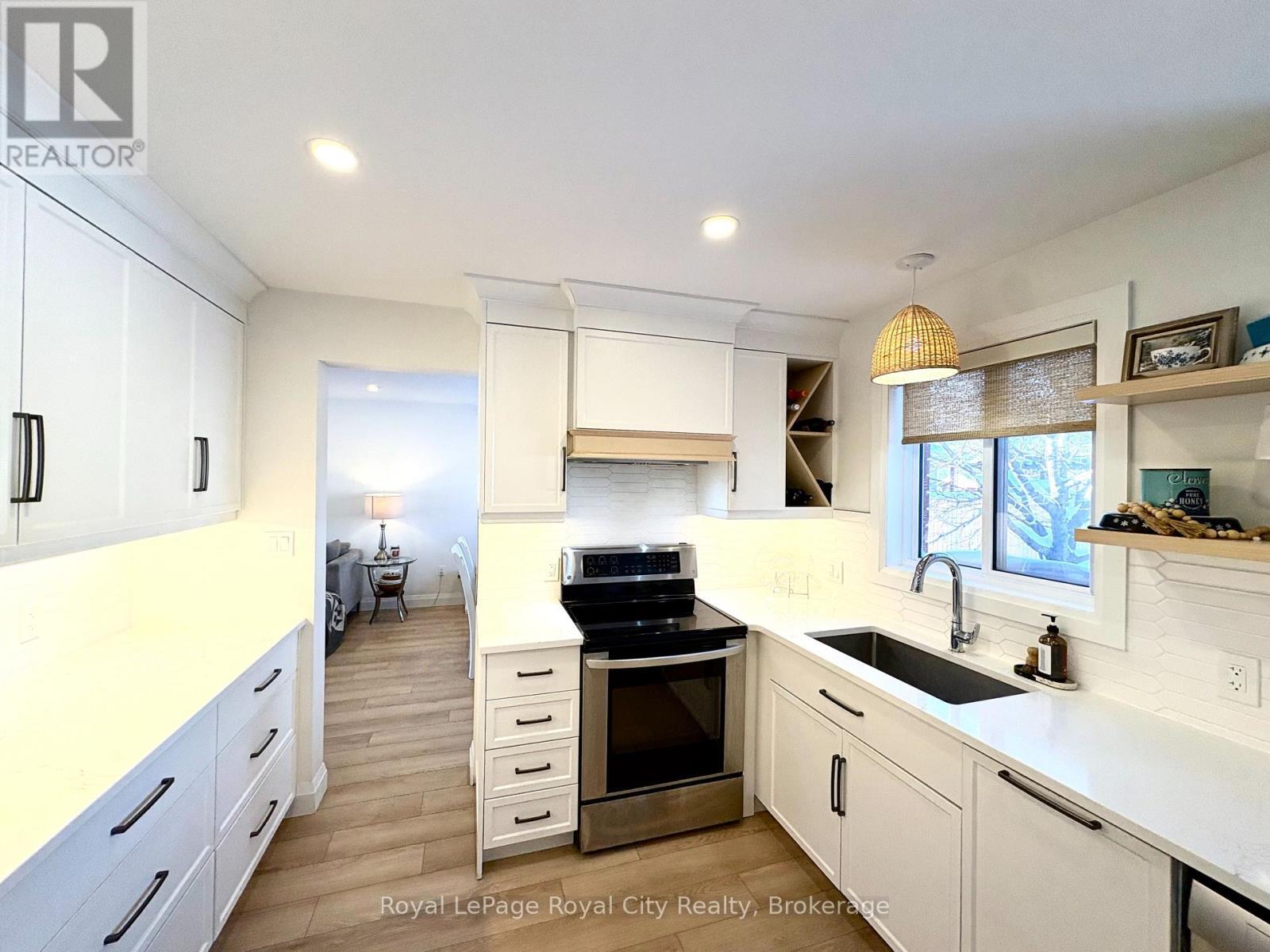 












82 GUNN AVENUE

,
Cambridge,




Ontario
N3C3J7

