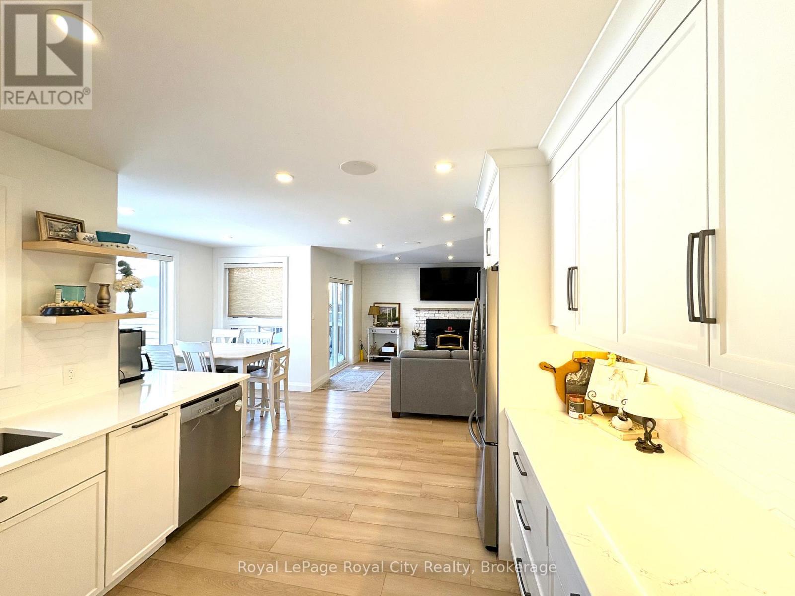 












82 GUNN AVENUE

,
Cambridge,




Ontario
N3C3J7

