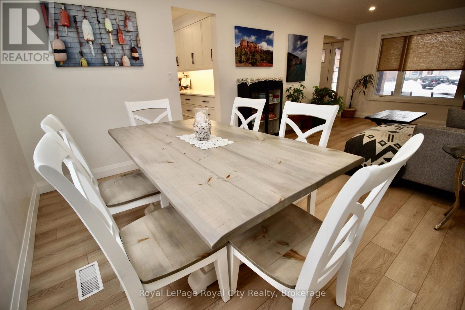 












82 GUNN AVENUE

,
Cambridge,




Ontario
N3C3J7

