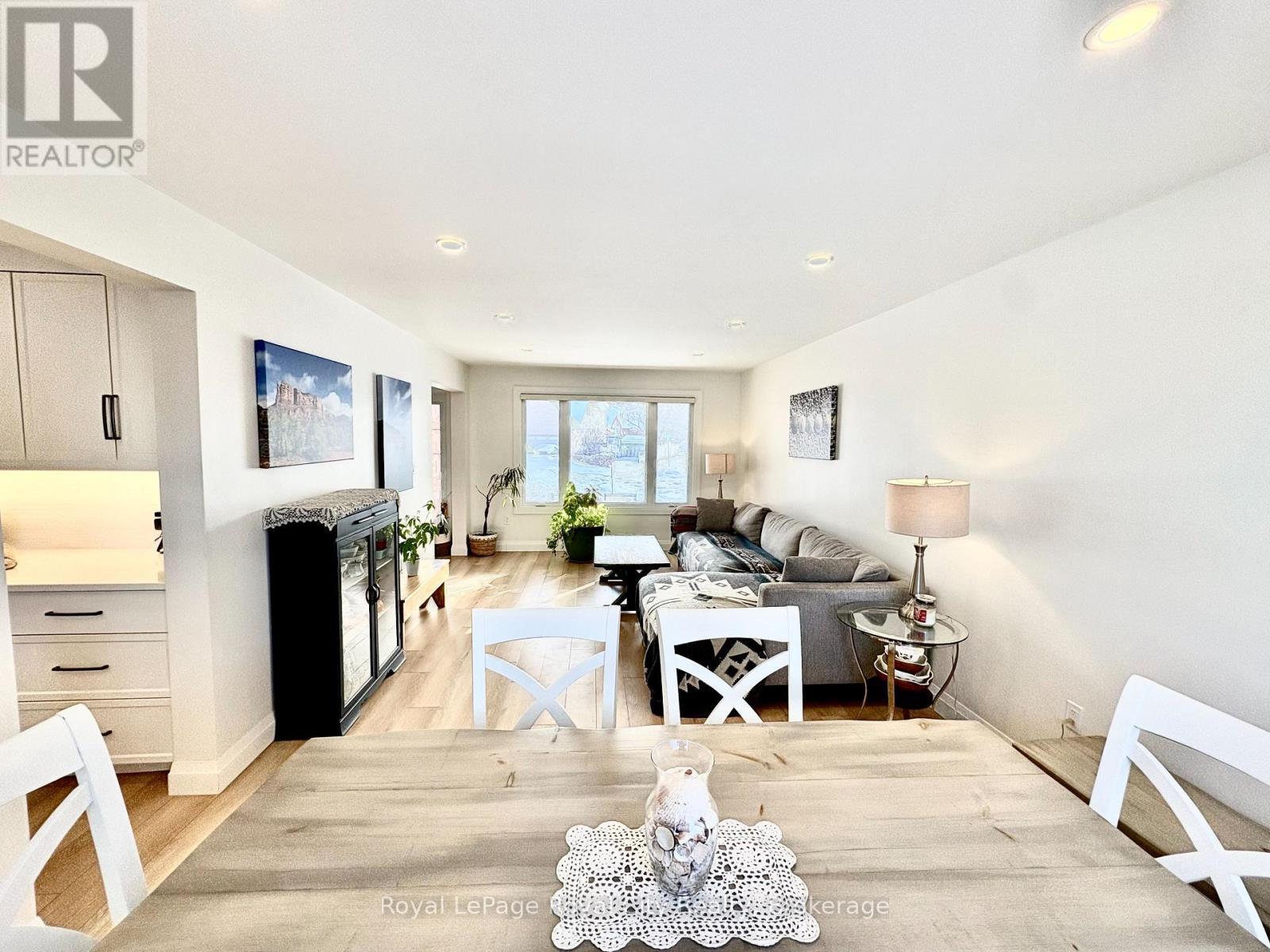 












82 GUNN AVENUE

,
Cambridge,




Ontario
N3C3J7

