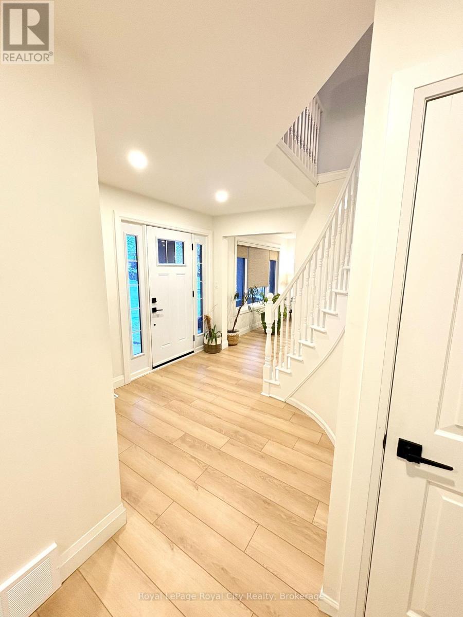 












82 GUNN AVENUE

,
Cambridge,




Ontario
N3C3J7

