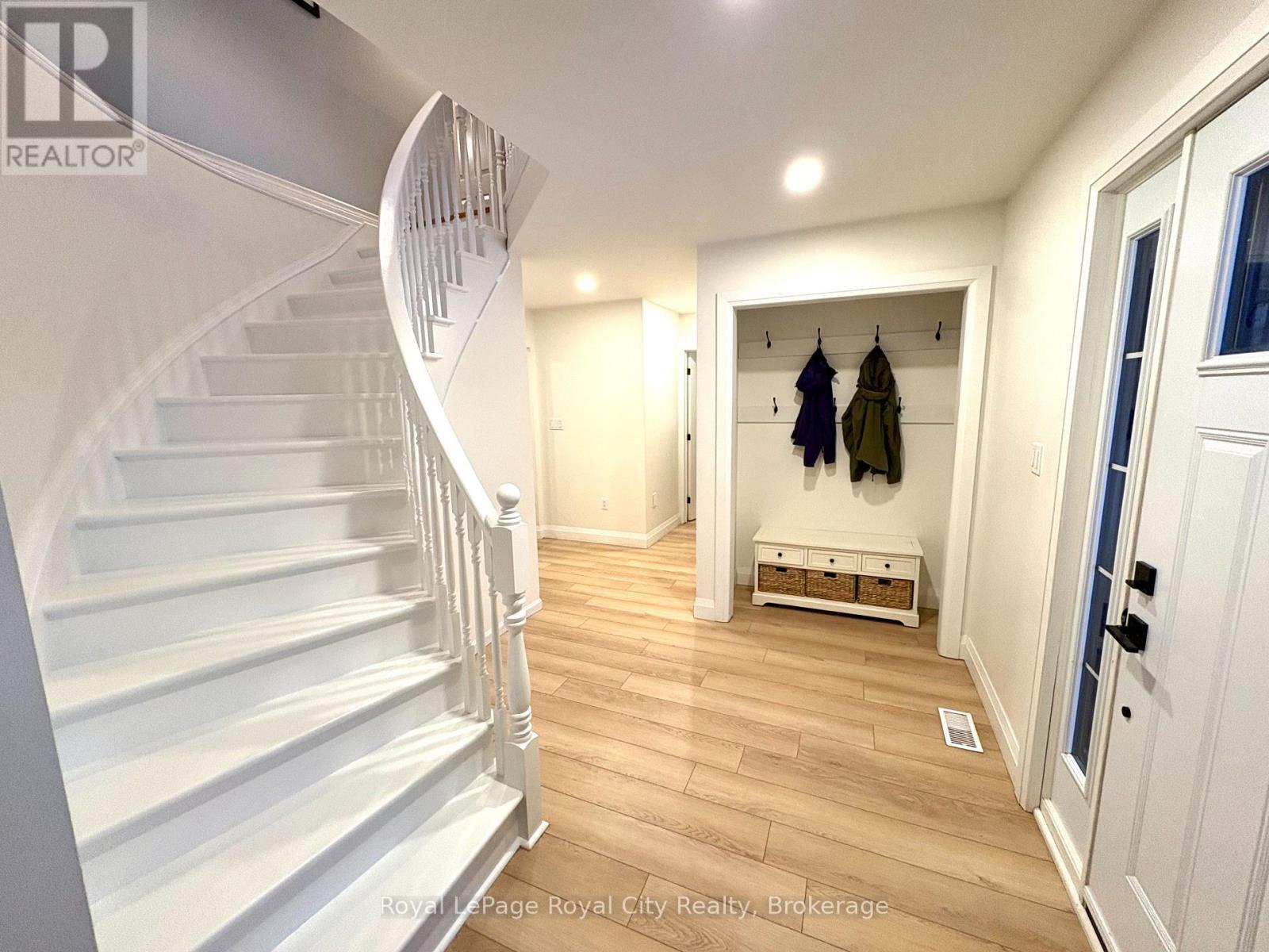 












82 GUNN AVENUE

,
Cambridge,




Ontario
N3C3J7

