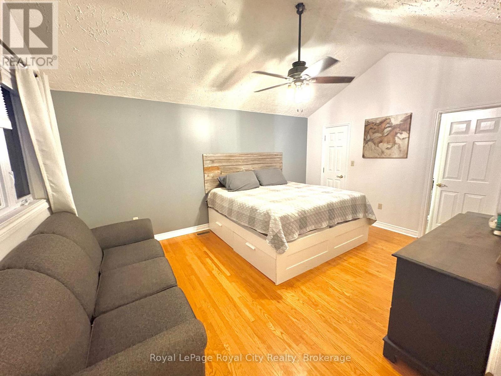 












82 GUNN AVENUE

,
Cambridge,




Ontario
N3C3J7

